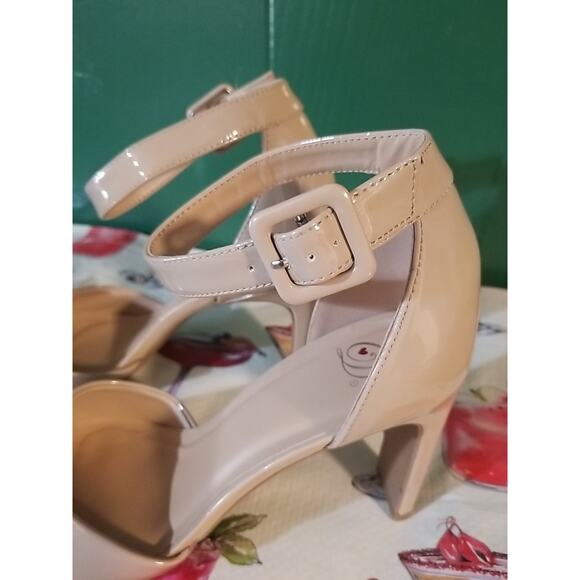 Strappy Pointed Toe Heels Size 11 Tan NEW - Picture 5 of 6